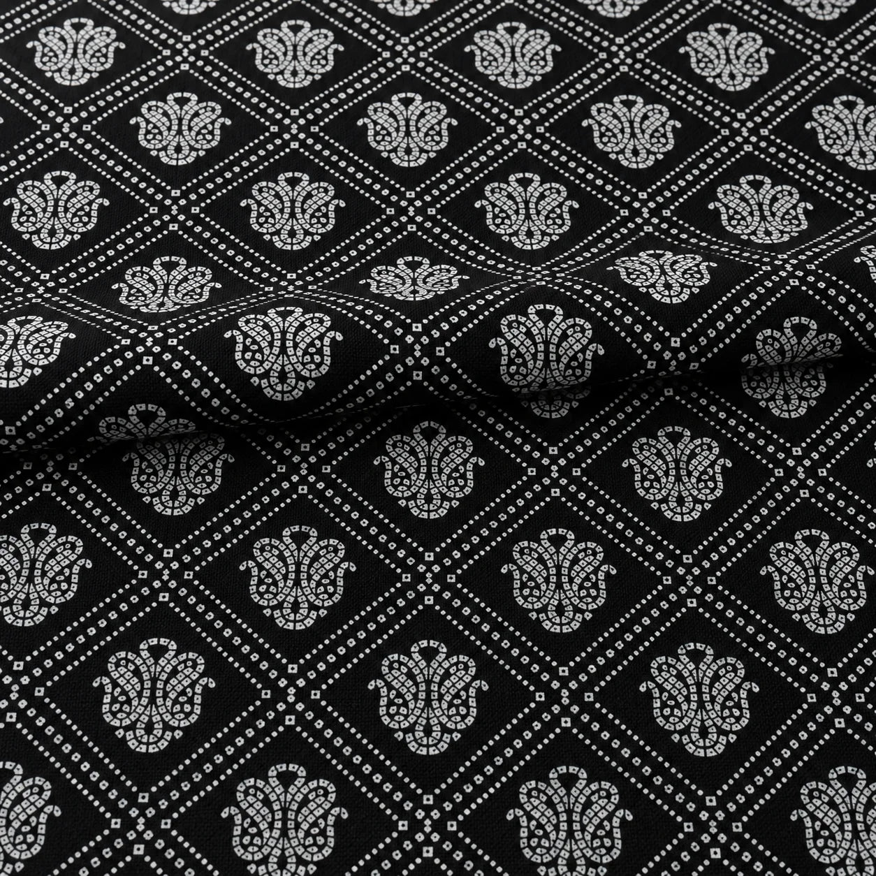 Noir Paisley Lattice